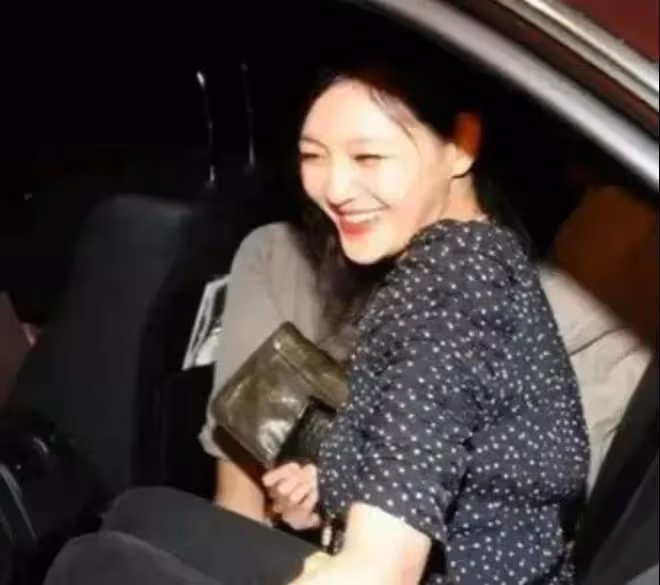 汪小菲手機殼暗示愛情，張瑩瑩曬太陽疑似懷孕，張蘭稱她為臭蟲