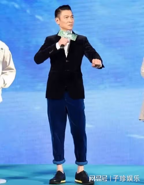 劉德華「反油膩」的秘笈：褲子永遠短一截，西服不配西褲，太高級