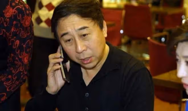 保姆跑到公司門口叫囂：我就是馮鞏的秘密情人，他現在翻臉不認人