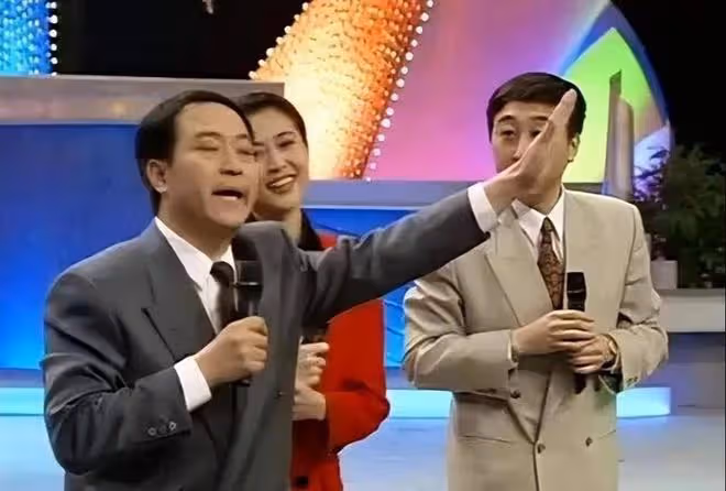 保姆跑到公司門口叫囂：我就是馮鞏的秘密情人，他現在翻臉不認人