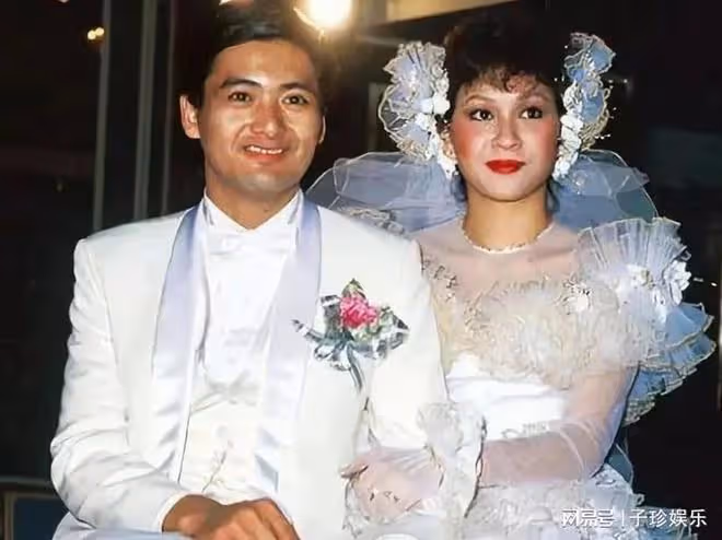 周潤發前妻余安安曬全家照，大女兒是學霸，小女兒身材火辣