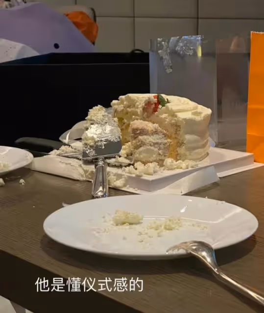 網紅小肉安公開戀情，和王思聰戀愛是真的，兩個人年齡相差十五歲