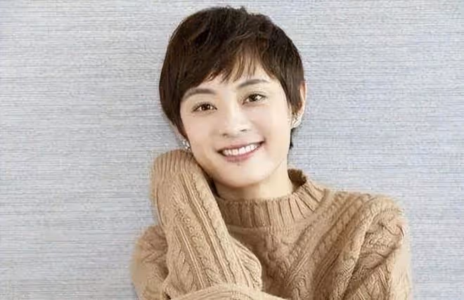 張傑自曝：考上大學後，就去酒吧駐唱掙錢，每個月能掙個4000多塊