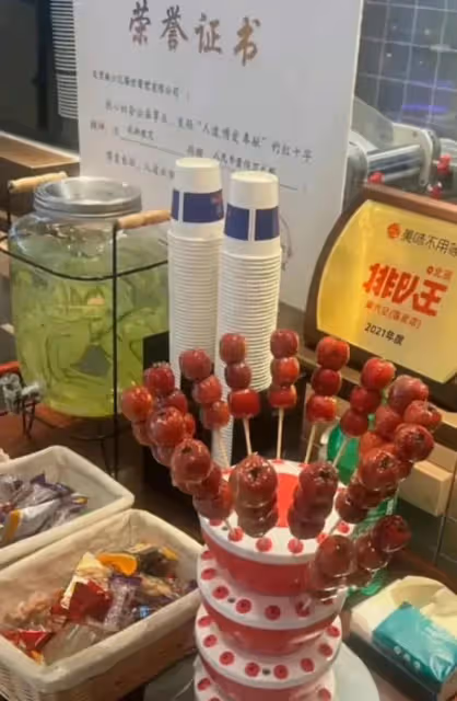張蘭：人家來我們店裡吃飯，已經看得起我們了，七個糖葫蘆算什麼