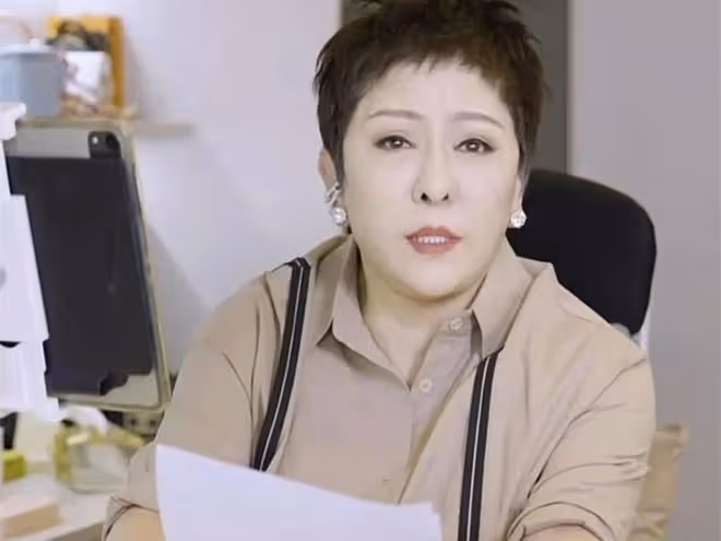 向太：萬萬沒想到，一場直播，就從大名鼎鼎的向太淪落為「胖嬸」