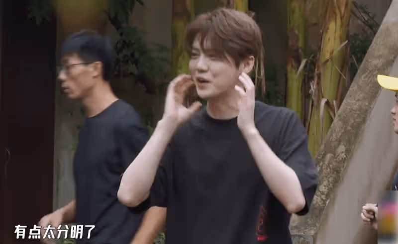 鄧超黃渤為參加《戲精大會》，抹粉變身美妝達人，被無情嘲笑