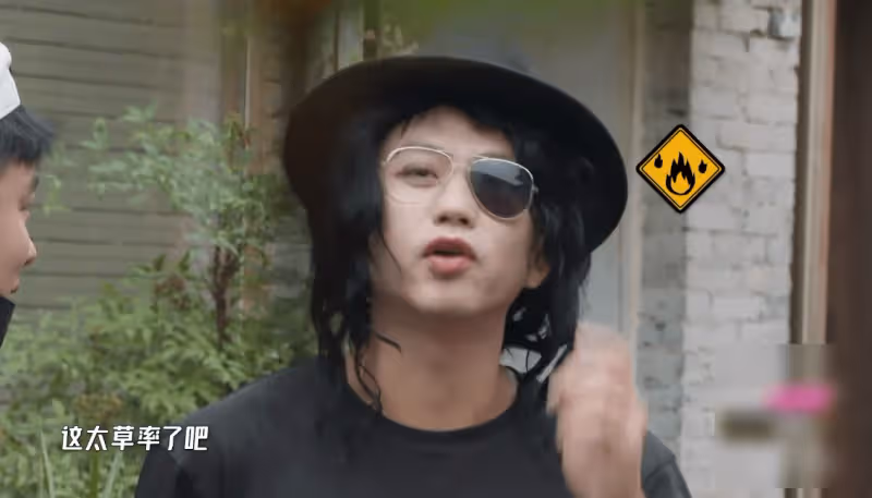 鄧超黃渤為參加《戲精大會》，抹粉變身美妝達人，被無情嘲笑