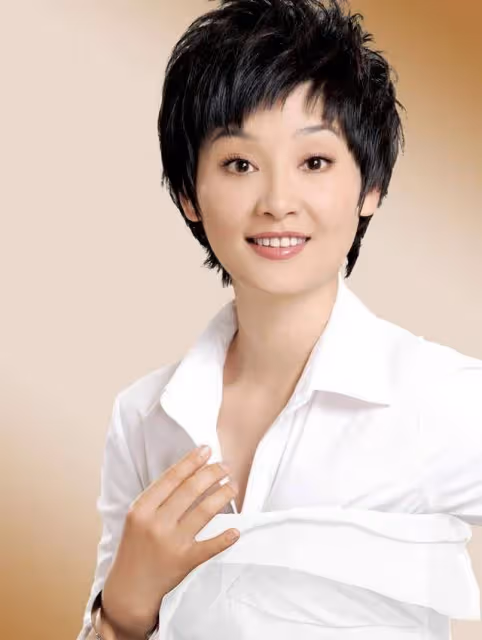 陳小藝：從「熒幕女神」到「不忠誠慣犯」，25年婚姻是放縱還是成全