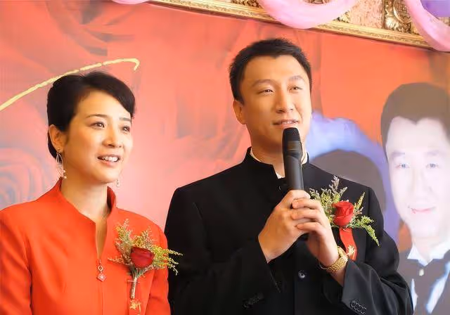 陳小藝：從「熒幕女神」到「不忠誠慣犯」，25年婚姻是放縱還是成全