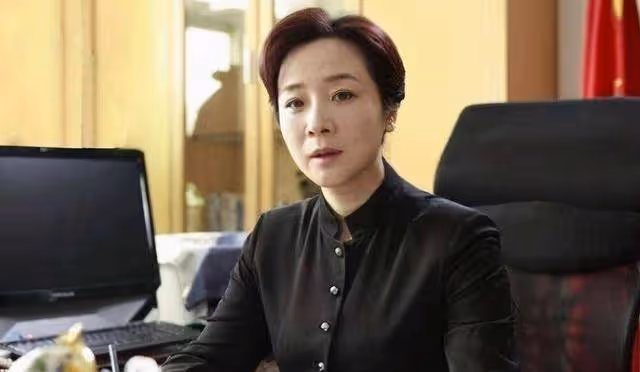 陳小藝：從「熒幕女神」到「不忠誠慣犯」，25年婚姻是放縱還是成全