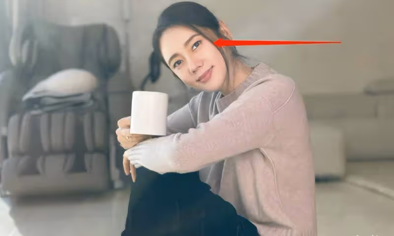 真離了？43歲秋瓷炫曬居家照，光腳做地上疑婚姻，喝酒抹淚惹人憐