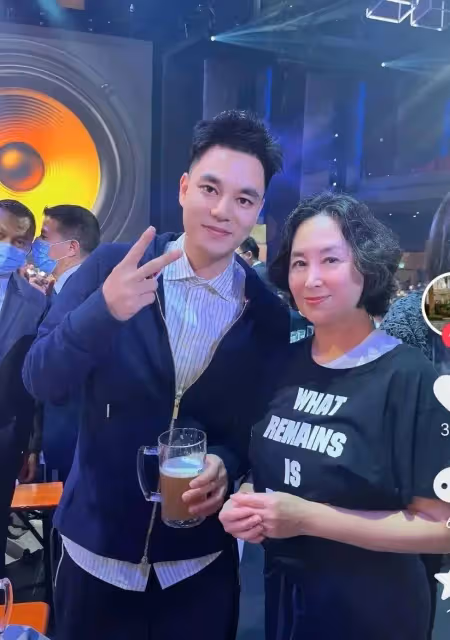 何超瓊近照：頭髮花白身材臃腫，眼神落寞，61歲仍單身將孤獨終老