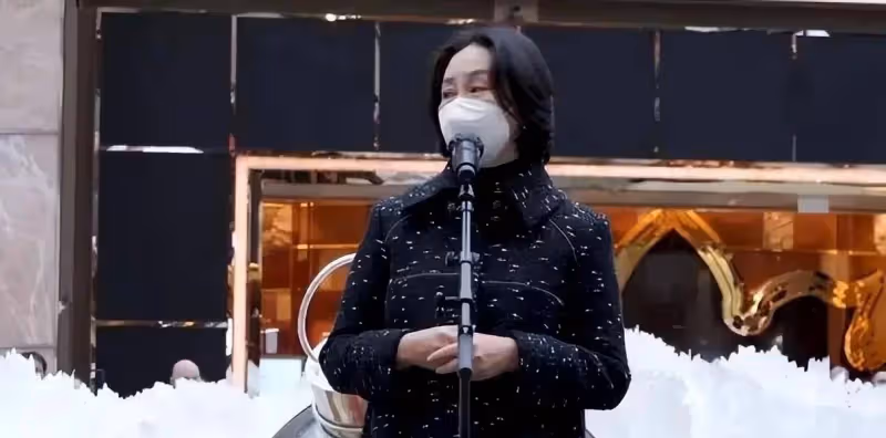 何超瓊近照：頭髮花白身材臃腫，眼神落寞，61歲仍單身將孤獨終老