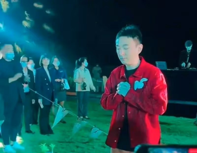 王思聰將萬元衣服穿成地攤貨，總換女朋友是因為沒心動過很可憐