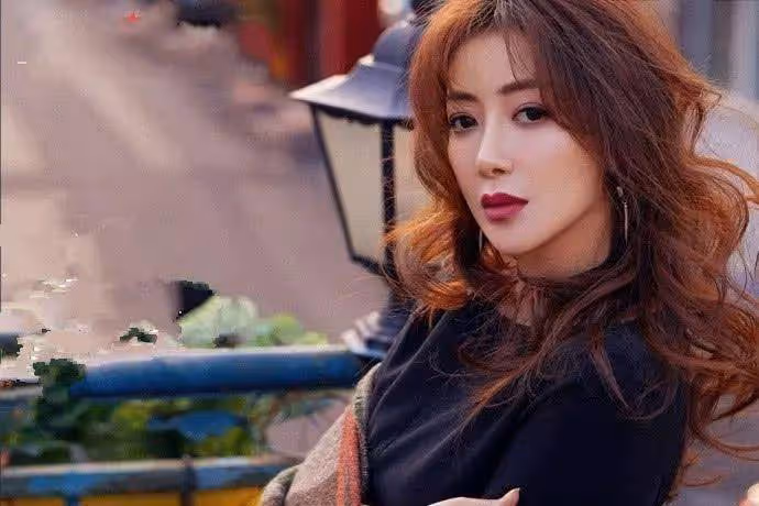 曾是一線女星，如今淪為18線網劇女主，找她的導演直言說她太便宜