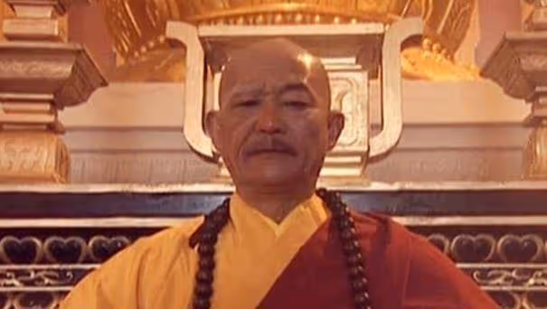 實力老戲骨，曾搭檔林志穎出演《天龍八部》，今無戲可拍淪為網紅