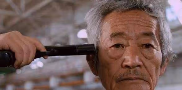 實力老戲骨，曾搭檔林志穎出演《天龍八部》，今無戲可拍淪為網紅