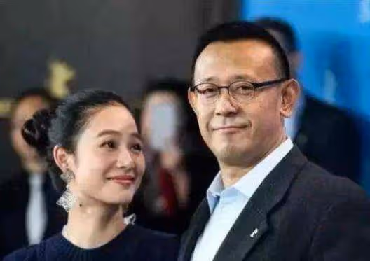 姜文姜武兩兄弟傻傻分不清楚，看完他們的老婆，原來品味差這麼多