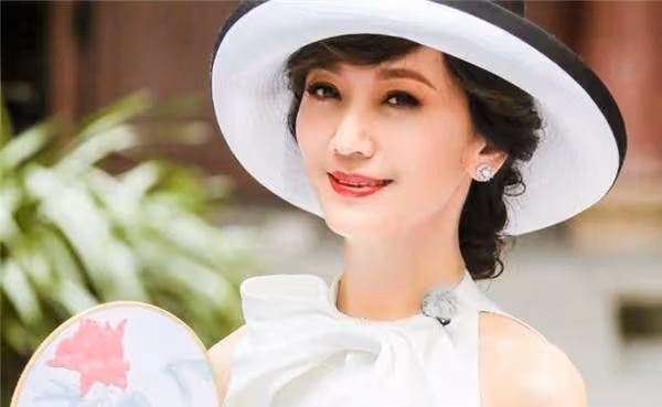 她是白娘子第一人選，因名氣高看不上，成就趙雅芝自己卻沒落了！