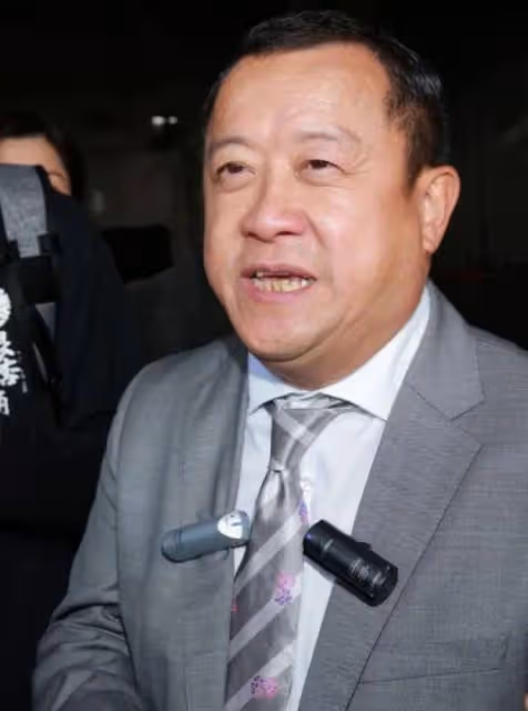 曾志偉被偶遇：又瘦又矮頭髮花白威風不起來，與譚詠麟相差甚遠