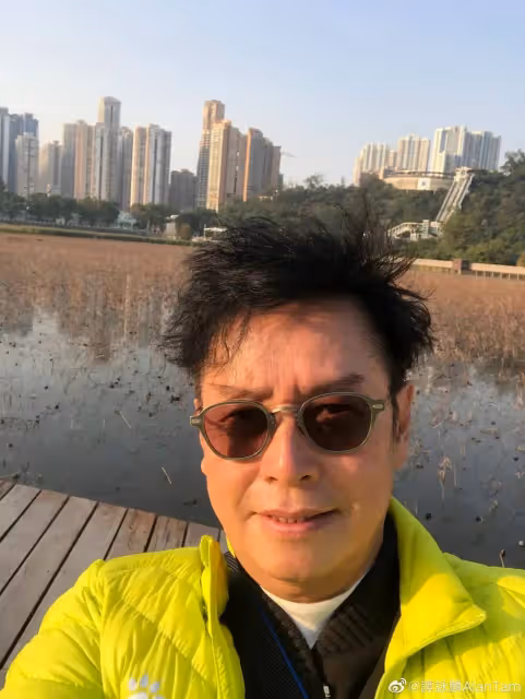 曾志偉被偶遇：又瘦又矮頭髮花白威風不起來，與譚詠麟相差甚遠