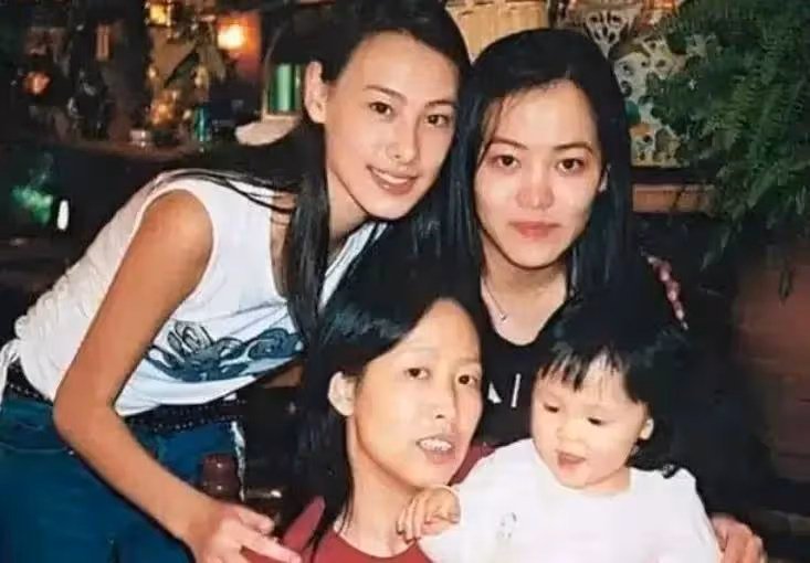 梁洛施：夢斷豪門，有錢有娃無老公無自由，35歲瘦到脫相很落寞