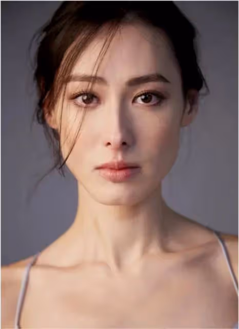 梁洛施：夢斷豪門，有錢有娃無老公無自由，35歲瘦到脫相很落寞