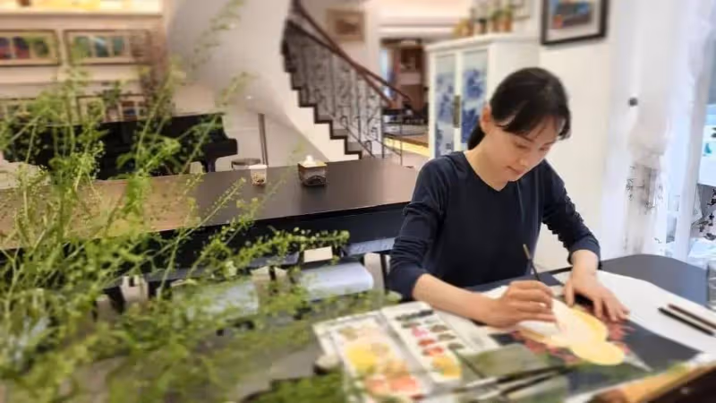 梁洛施：夢斷豪門，有錢有娃無老公無自由，35歲瘦到脫相很落寞