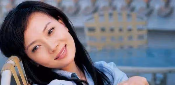 她出道17年零緋聞，有「旗袍女皇」的美稱，值得你細細品味