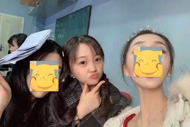 林妙可穿旗袍扮貴族小姐，結果身材珠圓玉潤像50歲的大媽，好難看
