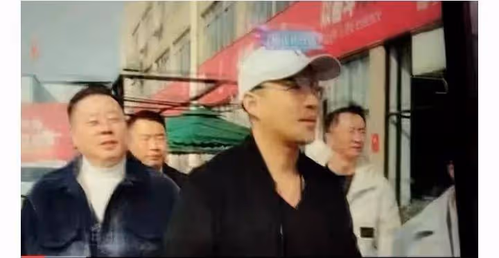 汪小菲成油膩大叔一點都不帥，但蠻敬業，網友勸他找個正經女人