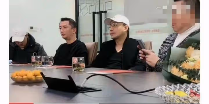 汪小菲成油膩大叔一點都不帥，但蠻敬業，網友勸他找個正經女人