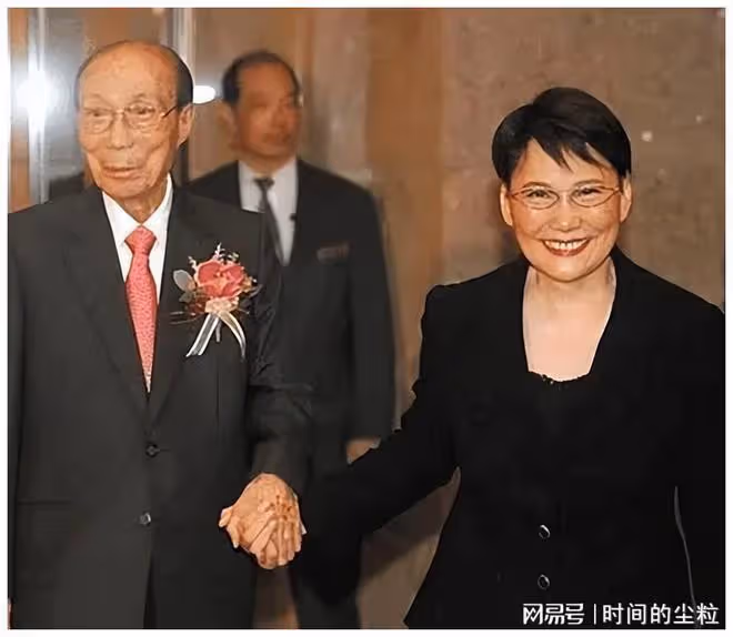 「香港歌壇教父」顧嘉輝離世：他寫的歌大家都會唱，妻兒是普通人