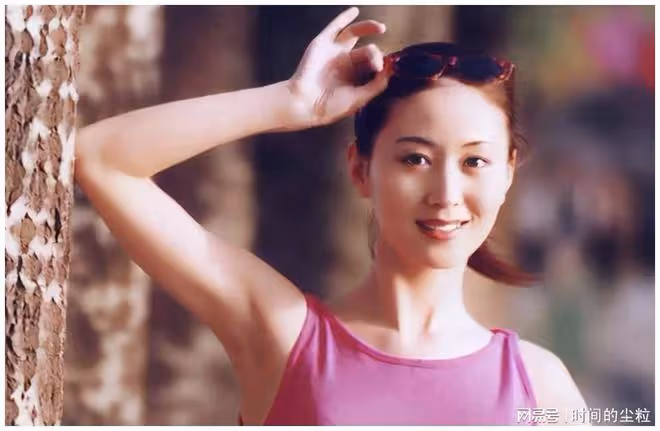 「人體模特」湯加麗：被父親嫌棄，和丈夫離婚，46歲至今未婚