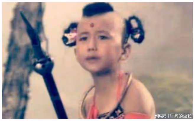 8歲演紅孩兒一炮走紅，卻在事業巔峰時銷聲匿跡，如今他過得怎樣