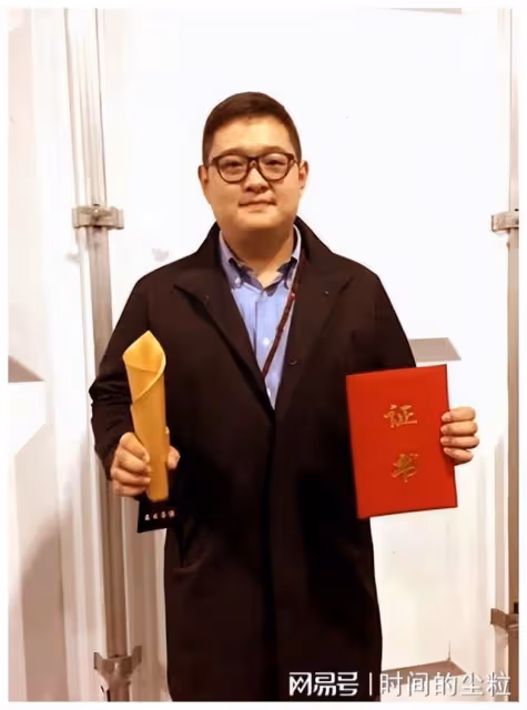 2005年,笑星傅彪離世,葛優承諾為其養兒子,17年過去他是否守諾