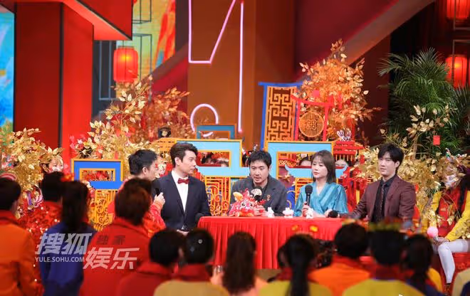 北京台春晚路透圖曝光:趙麗穎紅裙顯完美身材,馬麗挑戰歌舞表演