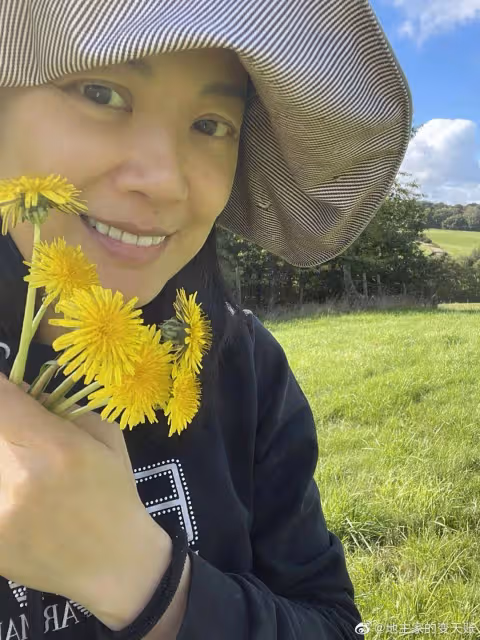 姜豐曬與老公孩子聚餐照遭嘲諷:總是那麼高調,實際沒人關心你