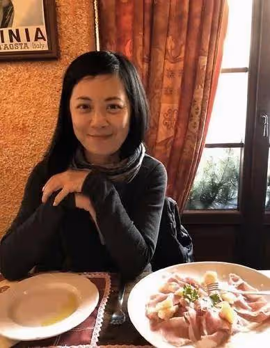 姜豐曬與老公孩子聚餐照遭嘲諷:總是那麼高調,實際沒人關心你