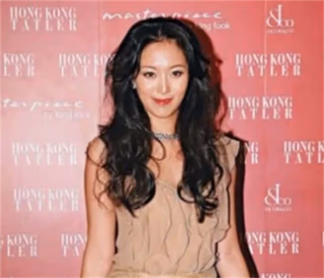 贏了弟弟接手百億家產,卻為嫁小十幾歲男友,40歲還冒險連生兩子