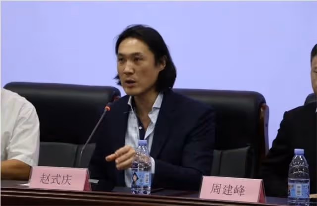 贏了弟弟接手百億家產，卻為嫁小十幾歲男友，40歲還冒險連生兩子
