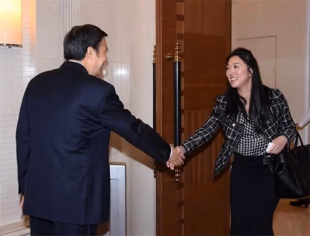 贏了弟弟接手百億家產,卻為嫁小十幾歲男友,40歲還冒險連生兩子