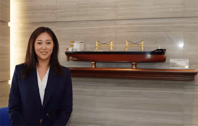 贏了弟弟接手百億家產,卻為嫁小十幾歲男友,40歲還冒險連生兩子