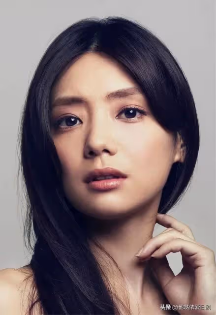35歲的倉科加奈,依舊是美麗面孔,事業升溫希望感情也可以有突破