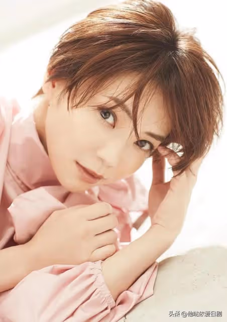 35歲的倉科加奈,依舊是美麗面孔,事業升溫希望感情也可以有突破
