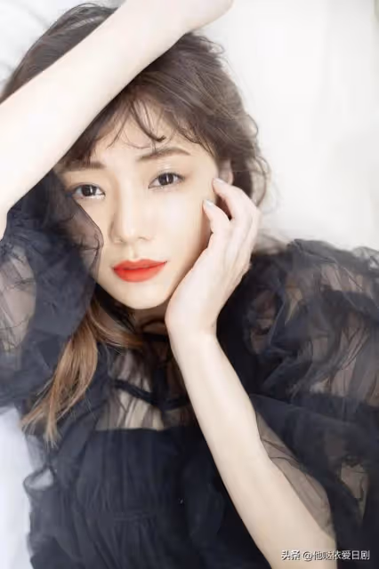 35歲的倉科加奈,依舊是美麗面孔,事業升溫希望感情也可以有突破