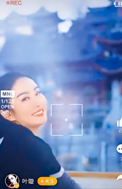 TVB前古裝女神素顏直播腰間贅肉明顯用手剔牙,網友:令人唏噓