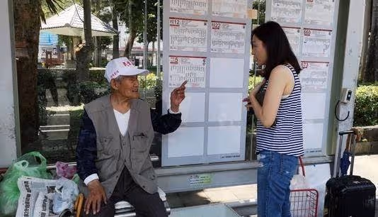 105歲爺爺上街含淚賣饅頭「沒賣完不敢回家」熟客心疼「老邁身軀撐起一個家」