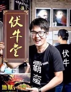 北大碩士賣米粉,被董明珠罵浪費國家資源,趕緊關店,如今怎麼樣了?