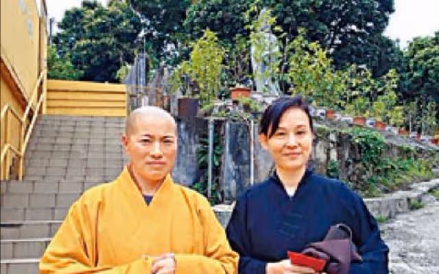 香港一女尼姑:和兩個和尚結過婚,開豪車、住別墅、僧袍穿黑絲